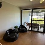 Near New 4Br Townhouse Next To Shopping Mall
