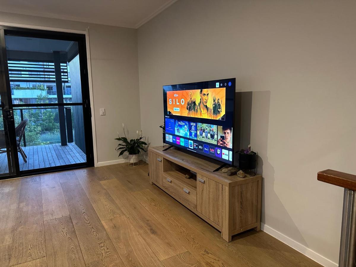 Near New 4br Townhouse Next To Shopping Mall Gold Coast