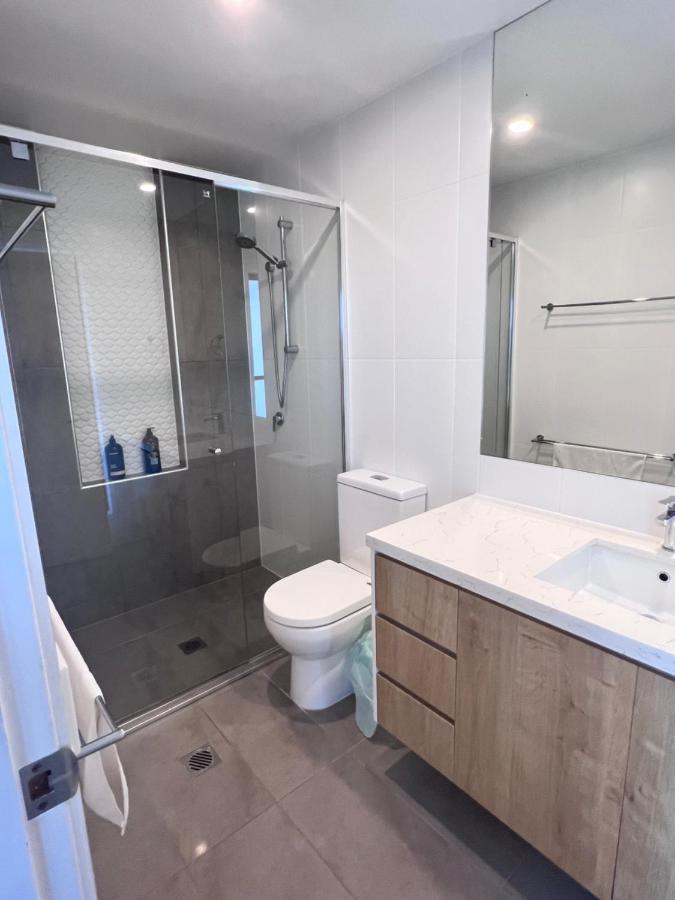 Near New 4br Townhouse Next To Shopping Mall Apartment Gold Coast
