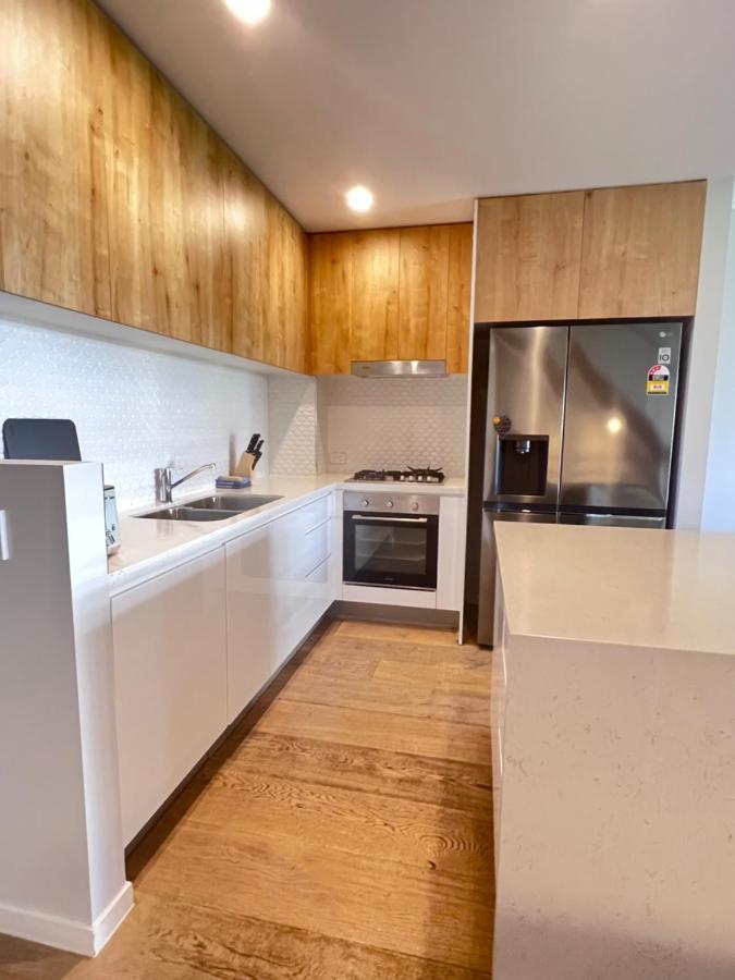Near New 4br Townhouse Next To Shopping Mall Apartment Gold Coast