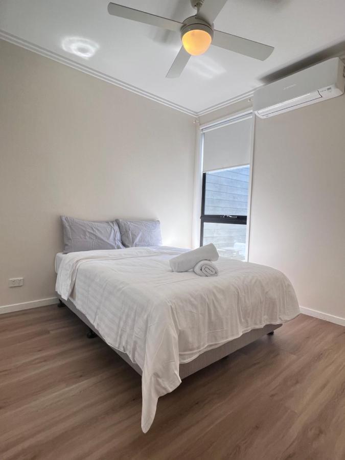 Near New 4br Townhouse Next To Shopping Mall Apartment