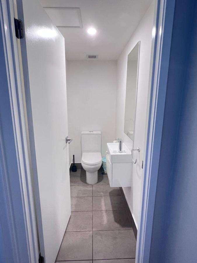 Near New 4br Townhouse Next To Shopping Mall Apartment